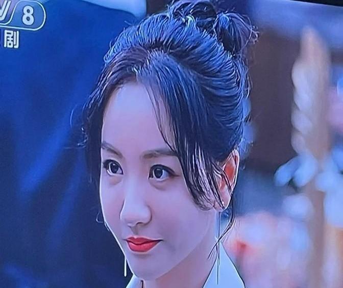 追《大河之水》前五集时差点摔遥控器！
开篇就是连环暴击式查税，稽查员追着企业满街