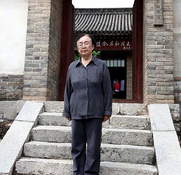 1960年，哈军工院长陈赓办公室冲进一个女孩，她大声问：“凭什么不录取我，我就要