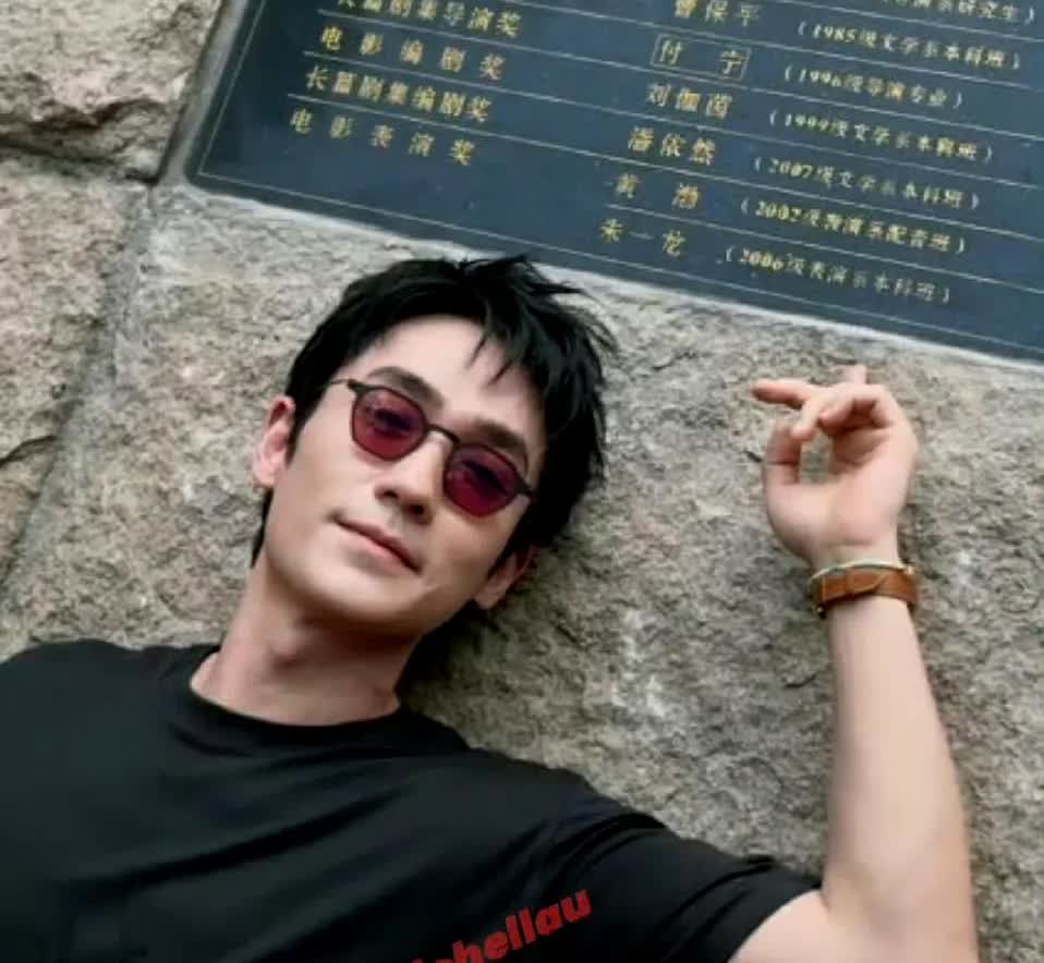第四届北京电影学院学院奖今天颁奖，朱一龙今天回母校领奖！朱一龙不但做到了影史留名