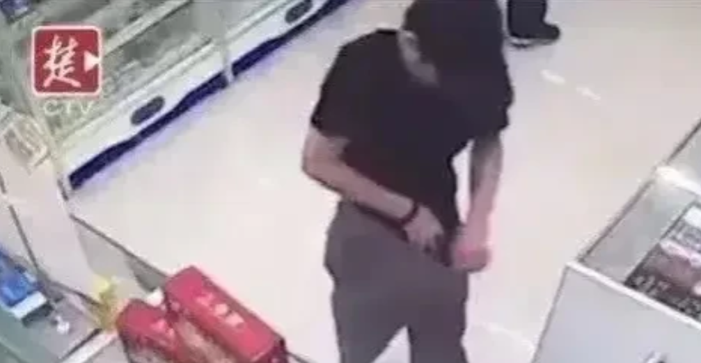 湖北黄石，男子为了满足身体需要，在药店购买了一盒“伟哥”，回家后发现没有效果，仔