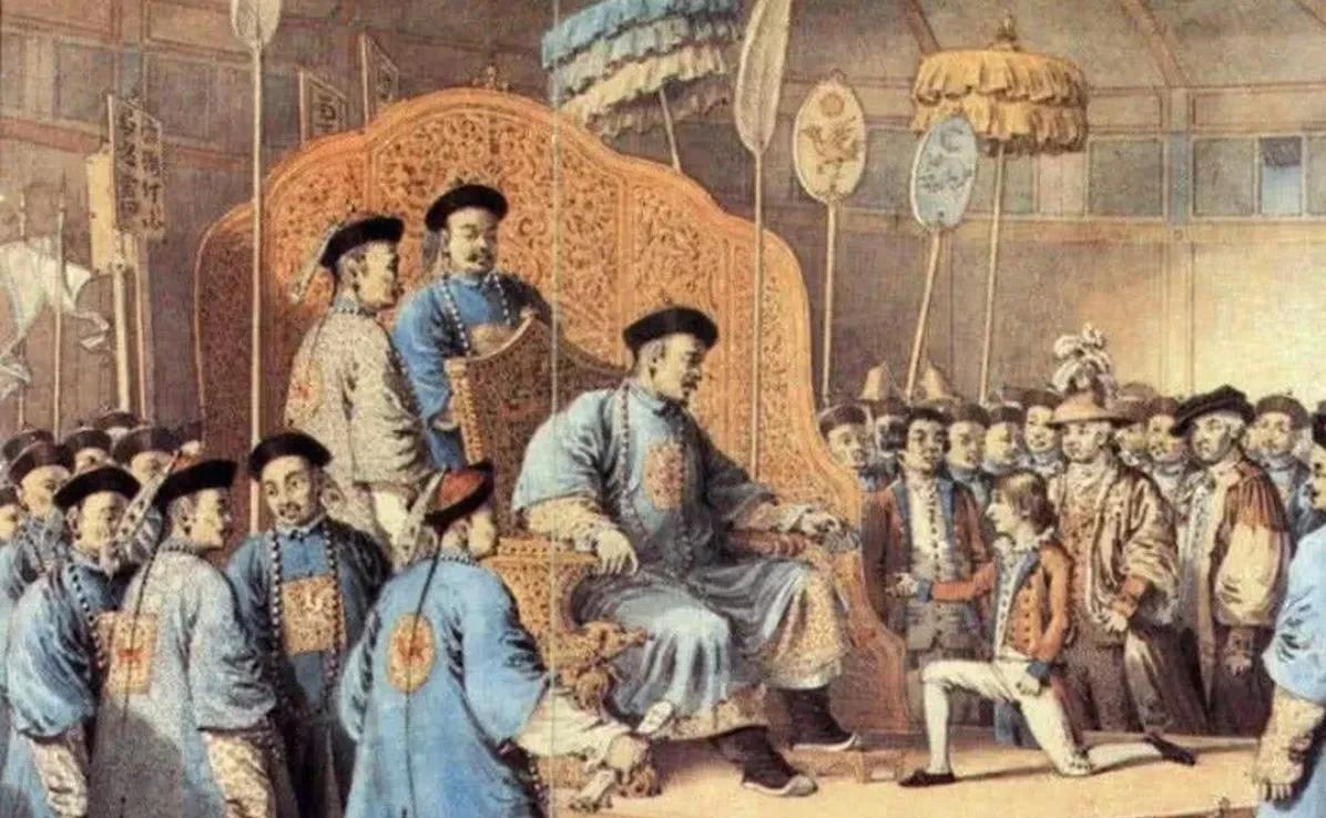 马戛尔尼访华，乾隆和马戛尔尼之间真正的矛盾并不是礼仪之争。相反，在礼仪上，乾隆还