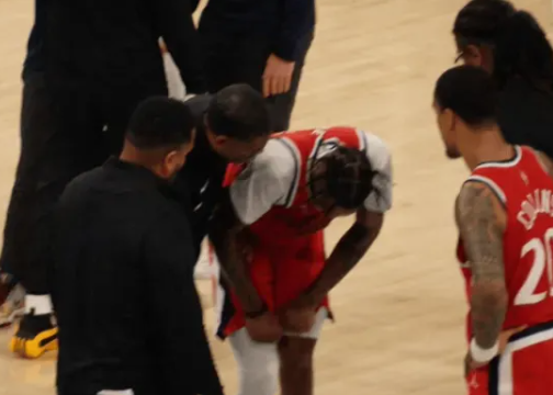 NBA常规赛，快船主场115-146不敌凯尔特人。
比赛第四节，快船前锋小德里克