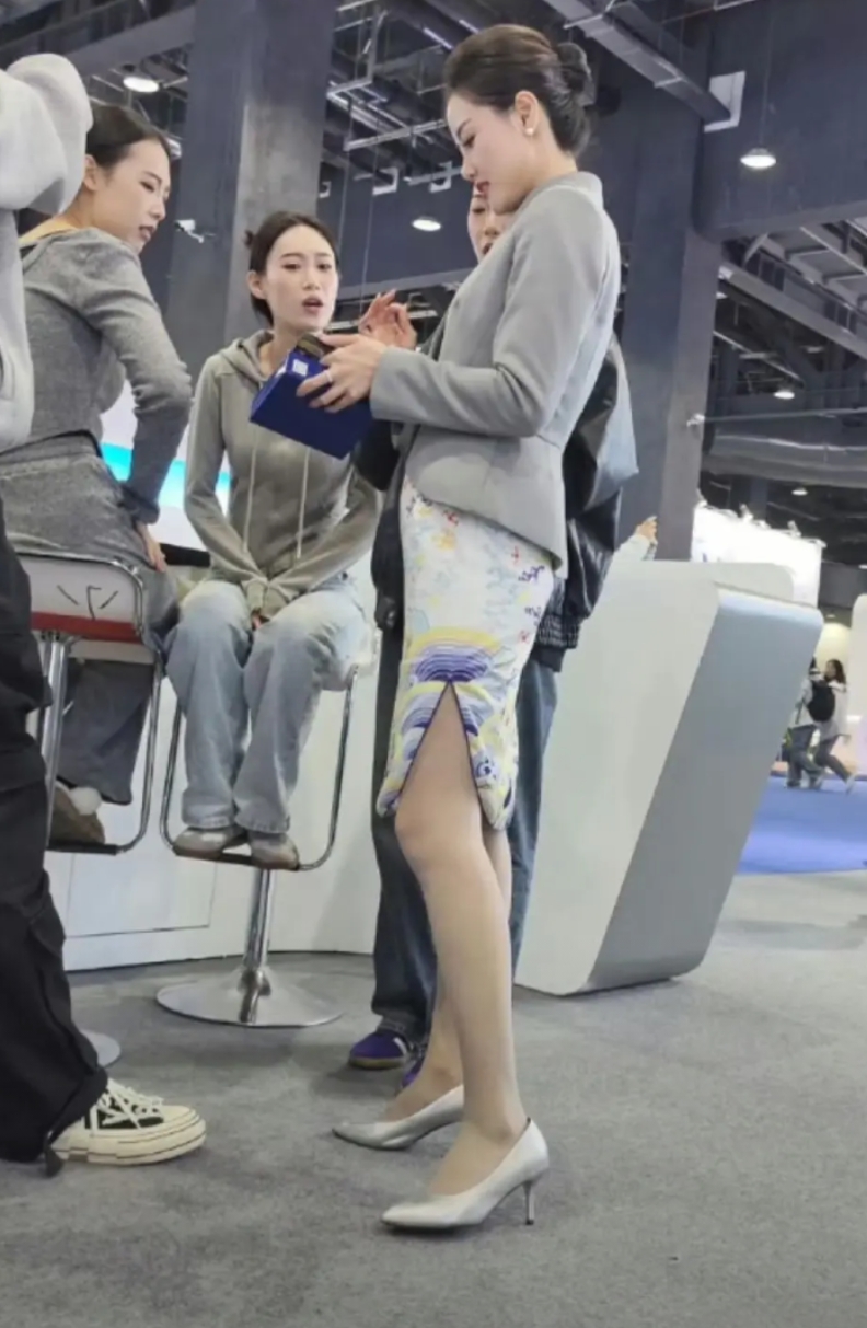 一眼就知道是假空姐