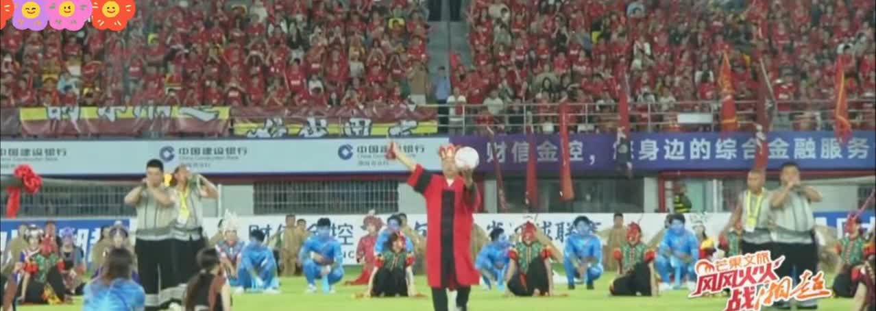 哈哈，湘超联赛张家界队主场对阵永州队比赛惊现“巫术”作法，开场之前的节目表演本以