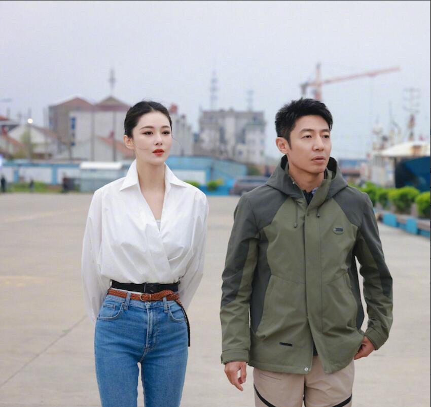 这是女明星里身材和气质最好的一位，明明腰那么细，但看着就是妩媚动人。就连女人看到