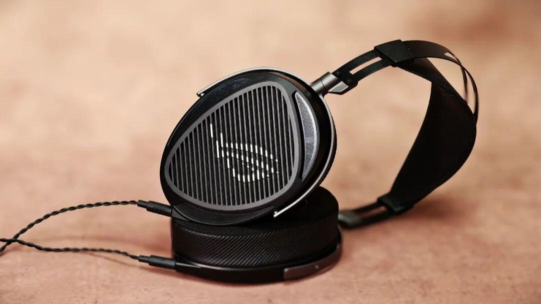 HIFIMAN和ROG联名的臻世游戏平板耳机，真是一款用力过猛的好耳机