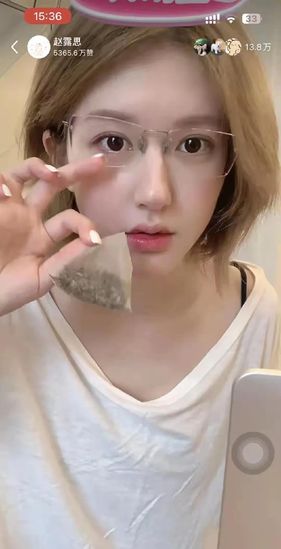 赵露思不是说不带货吗？但是这分分钟售罄的故事难道是事故。
直播的时候自己亲口说了