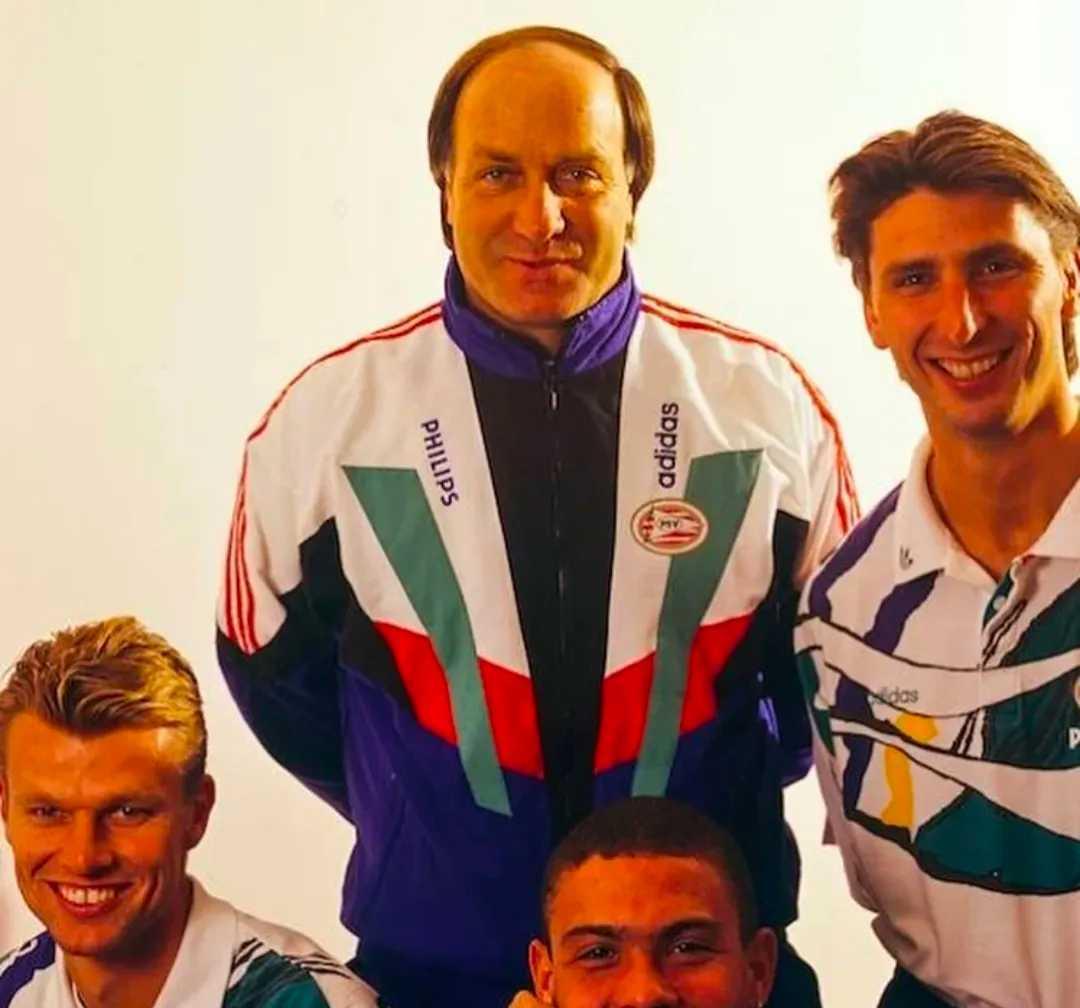 18岁背600万贷款踢球，疯了吧？
荷甲后卫集体祈祷：别让他冲起来！
罗纳尔多4