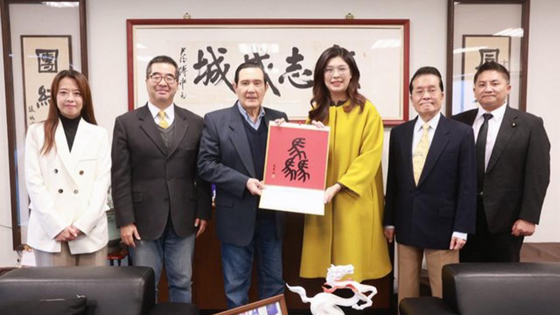 郑丽文冒进极了！当选国民党主席前后两次拜会马英九！马英九题字警告！