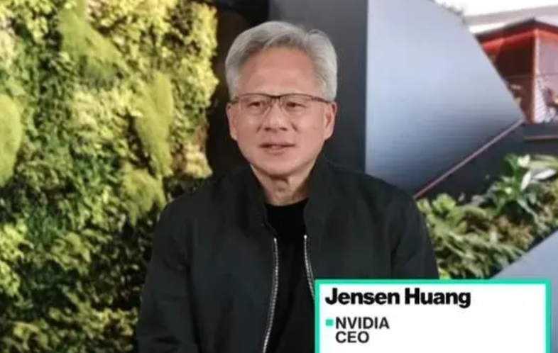 黄仁勋首次坦承华为AI芯片性能已达到H200的水准了。

其实他心里非常明白：下