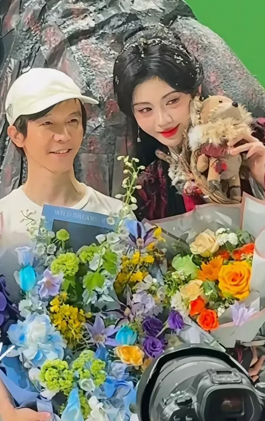 鞠婧祎郭敬明，打光失效颜值翻车
