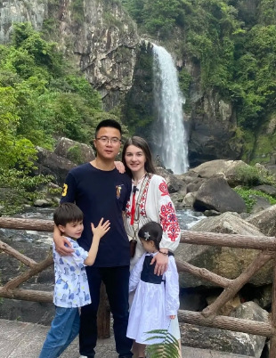乌克兰女孩远嫁中国躲过战火











乌克兰姑娘卡佳的爱情故事，简直