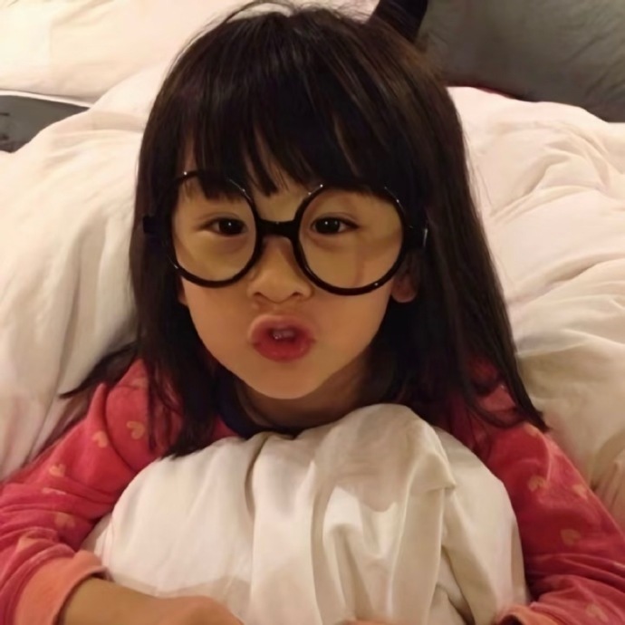 当初看综艺的时候就觉得她漂亮！但是每次她更新动态很多人都不喜欢她