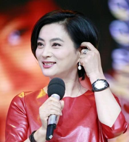 1997年，李玲玉和犹太富商杰瑞结婚。李玲玉开玩笑地说:“你不怕我结婚之后离婚，