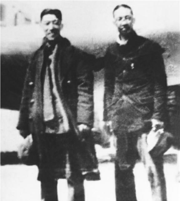 1938年，张芳山在街上碰到了特务，这特务认识张芳山，上来就打招呼，让他去家里坐
