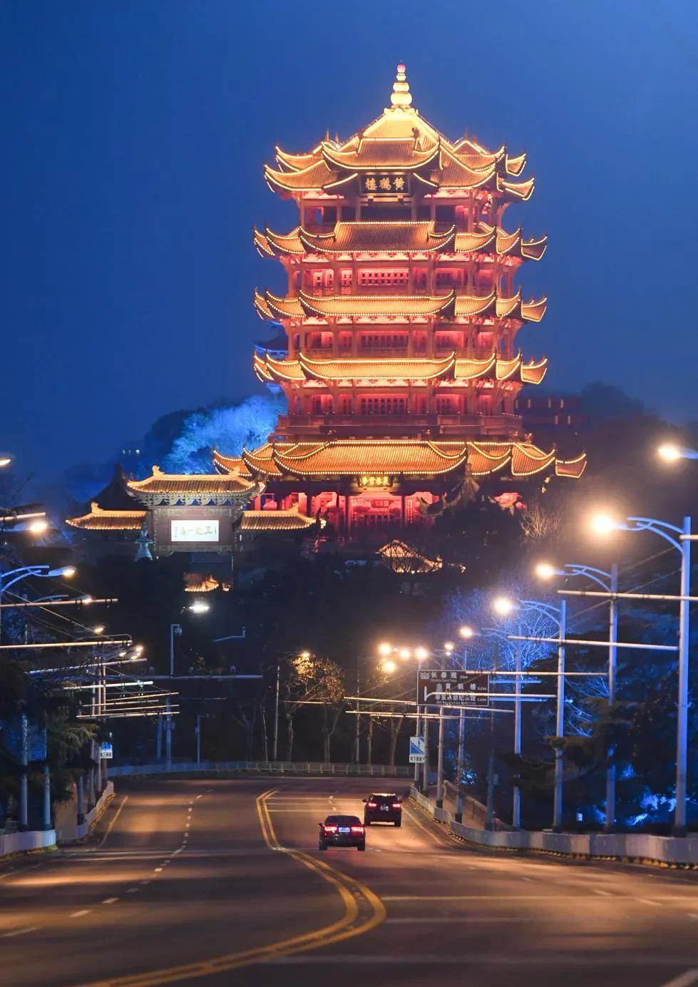 秋风秋雨送走了大武汉最热的夏天，现在的大武汉，白天还是非常的热，离不开空调制冷降