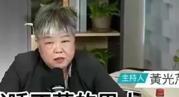 館长应给黄光芹买点安神药，她为你睡不着觉了。原因：你去大陆旅游一趟就变了，不说台