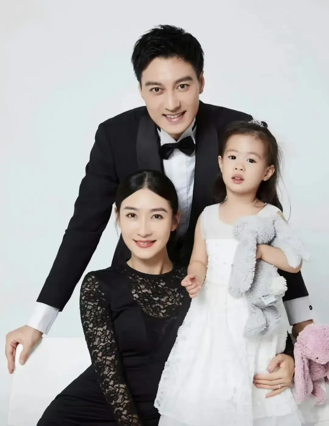 安陵容扮演者陶昕然离婚了











我的天哪！谁能想到，看起来柔柔弱