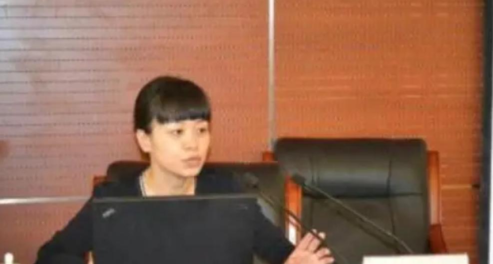 当年，龚晓京和刘强东在一起创业，遭到龚晓京父母强烈反对：“你一个高材生，不去考公