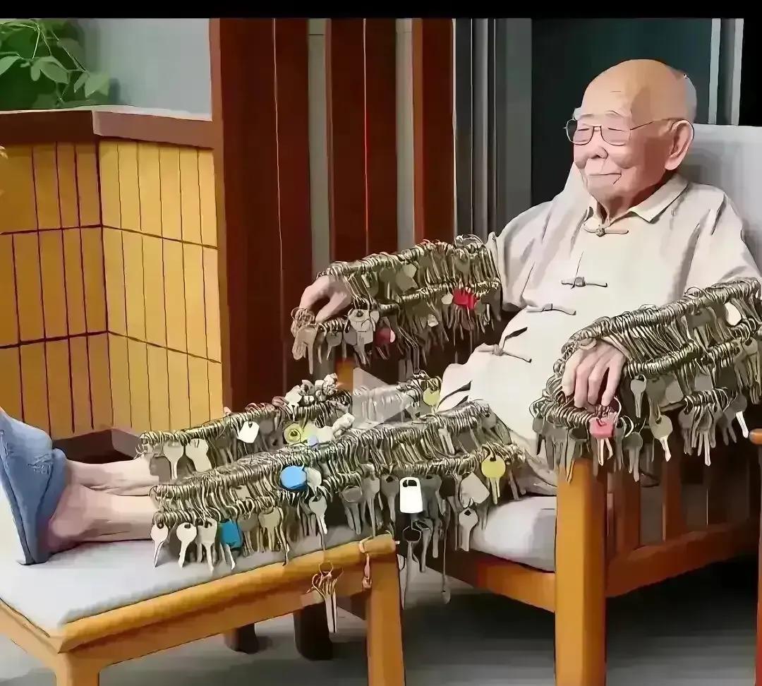 猜猜照片里的大爷是干什么的？有人知道吗？评论区留言讨论一下呗！#老照片#