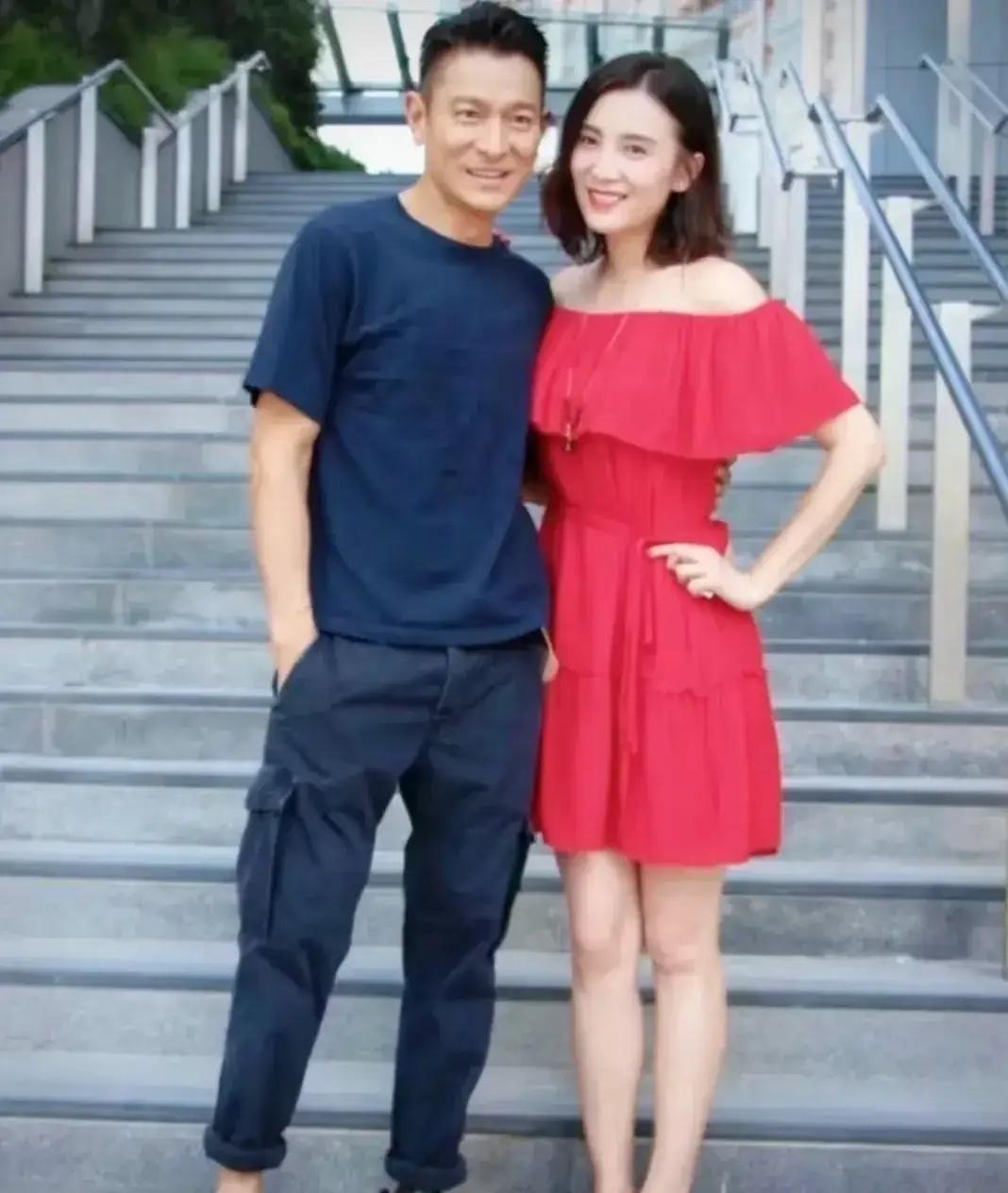 刘德华我认识，旁边女士是谁？非常有气质
