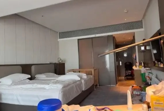 上海一女子每天带着孩子住5星级酒店，一天光住宿最少花700元