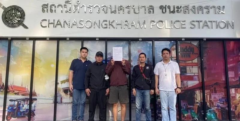 亲自驾车带团-提供VIP服务！中国男子在泰非法经营旅游业务被捕！
5月7日，泰媒