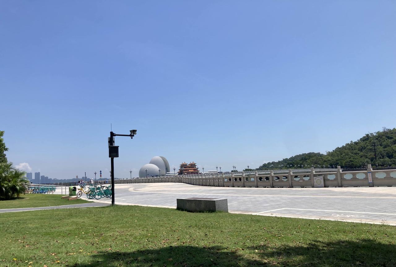 澳洲杨兰兰关我何事？我对她不感兴趣，因她产生一丁点羡慕、嫉妒、恨，都是对自己的一