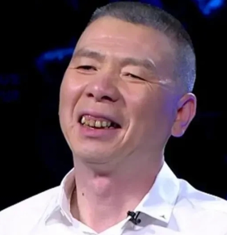 冯小刚与妻子徐帆离婚的消息，在网络上疯传时，妻子徐帆坐不住啦！她拉着养女的视频画
