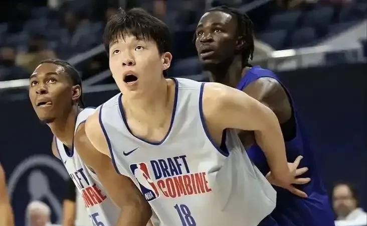 杨瀚森花落谁家？
杨瀚森赴美试训，逐梦NBA之路正酣
近日，中国篮球新星杨瀚森的