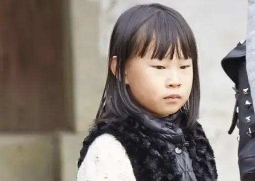 小沈阳在沈阳演唱会主要意图是推出“神密佳宾”自己的女儿沈佳润。

果然，演唱会3
