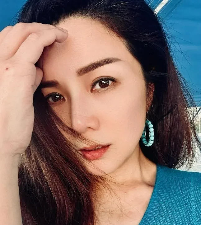 港姐吴文忻抗癌情况好转











天呐！谁能想到，曾经光鲜亮丽的港姐