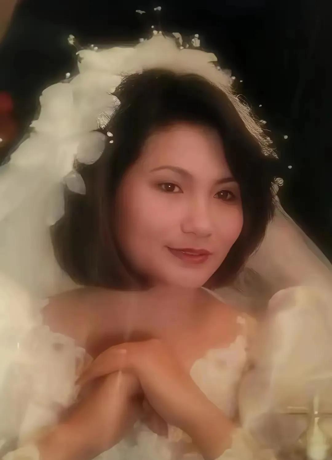 你敢相信吗？这是汪小菲前岳母黄春梅，比她三个女儿都还要漂亮。在当时能跟明星相比。
