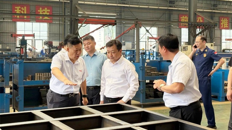 新乡市人民政府副市长陈剑虹一行莅临金鑫科技集团考察调研指导工作