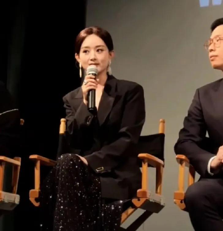 赵丽颖再次引发热议！
4月9日，赵丽颖再次引发了热议，这次还是和导演赵德胤的绯闻