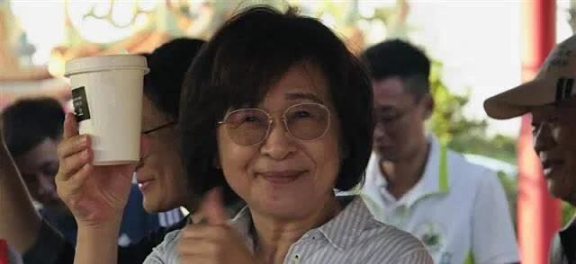 哇塞！全台大罢免闹得火热，云林居然蹦出个“连署超人”，一下子就缴了 3500 份