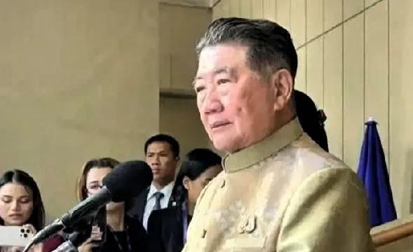 泰柬冲突升级到驱逐大使，主要症结在于边境地雷问题。
本月16日，泰国士兵巡逻时触