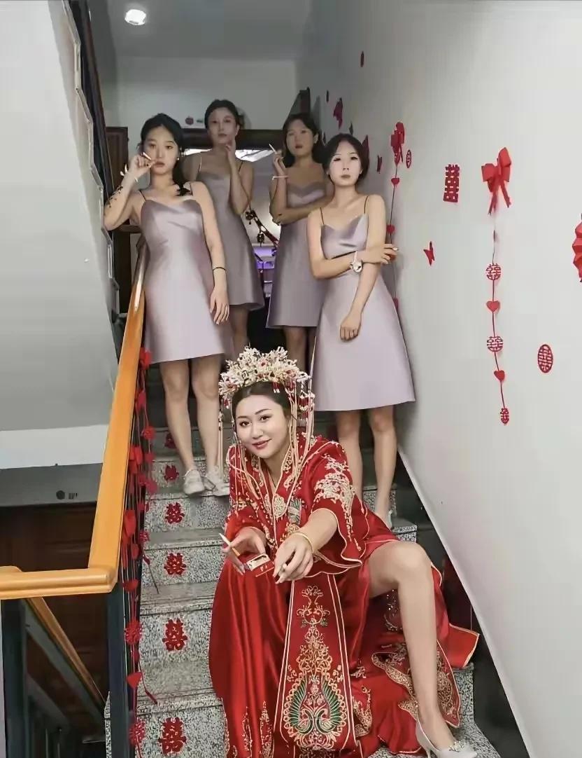 不少自媒体团队的作品都是这种风格
不过确实挺博人眼球的