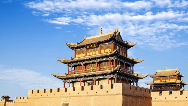 甘肃24岁211大学生，考公报老家乡镇公务员？还是新疆或重庆公安？