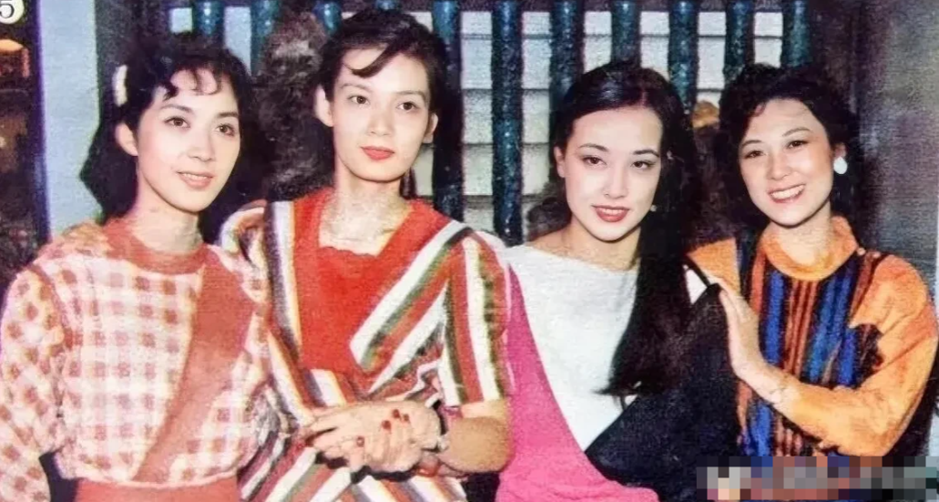 当年这几位女演员中，刘晓庆是公认的美女，不过按现在的眼光看，我觉得还是最右边的王