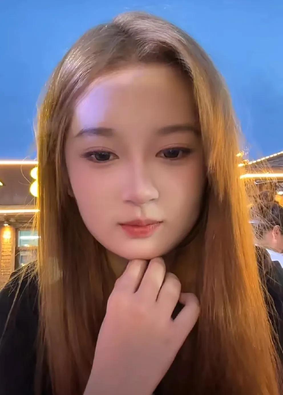 辛梓宁透漏奶奶不愿意亲爷爷。
           辛巴一家人都回到了通河老家，