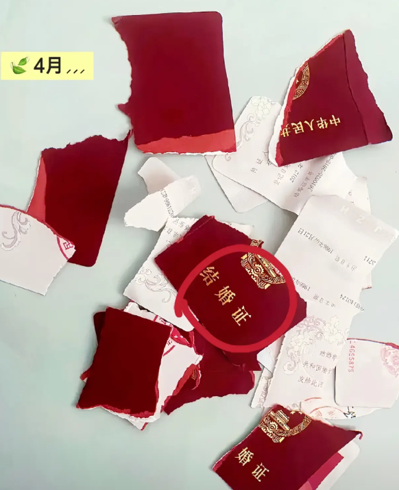 一觉醒来
结婚不结婚的人都炸锅了
结婚9个月离婚
 
男方要求退工资加彩礼共14