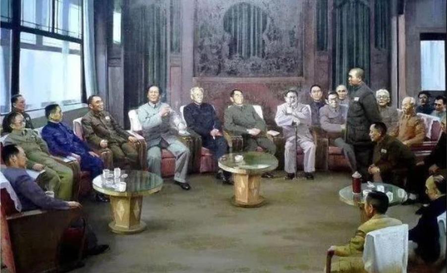 这幅油画，记录的是1950年10月，抗美援朝前的决策会议。关于是否要支援朝鲜，国