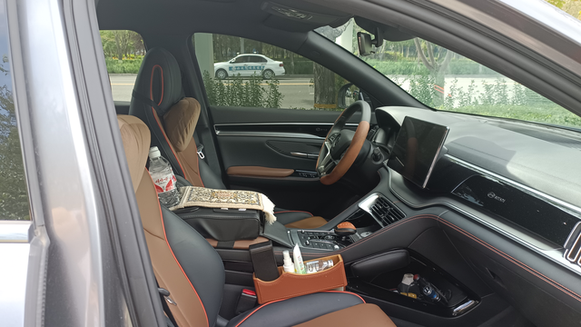 因为外观内饰真的会爱上一辆车
买车的时候，有很多人都是因为车漂亮的外观和丰富的内