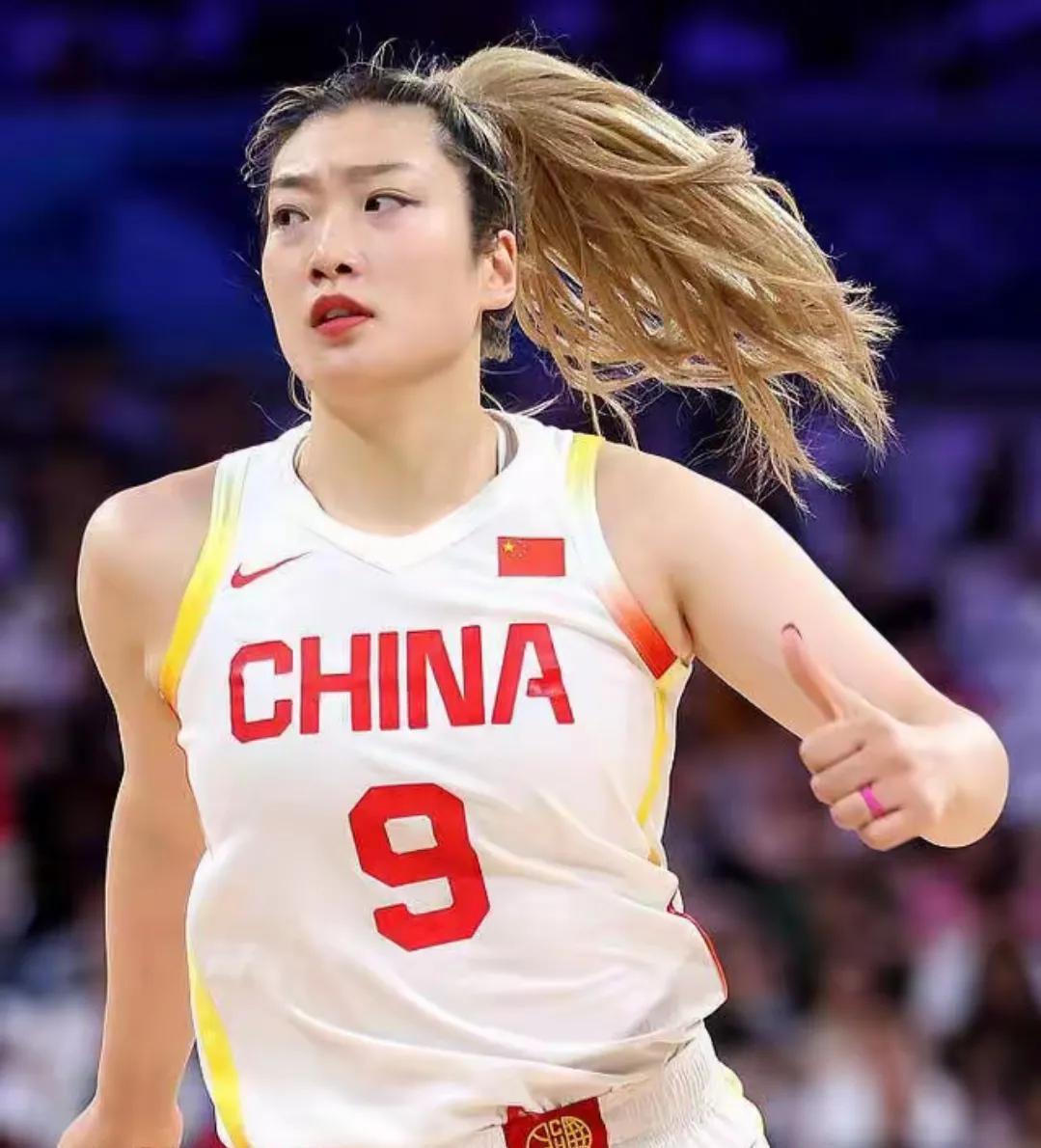 李梦未入选国家队一时间闹得沸沸扬扬，各个媒体，球迷还鸣不平，还挑宫鲁鸣解释不服众