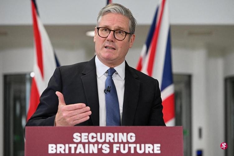 这一下英国的脸面往哪放？英国首相斯塔默在工党大会上，直接表示把中国的近百种商品关