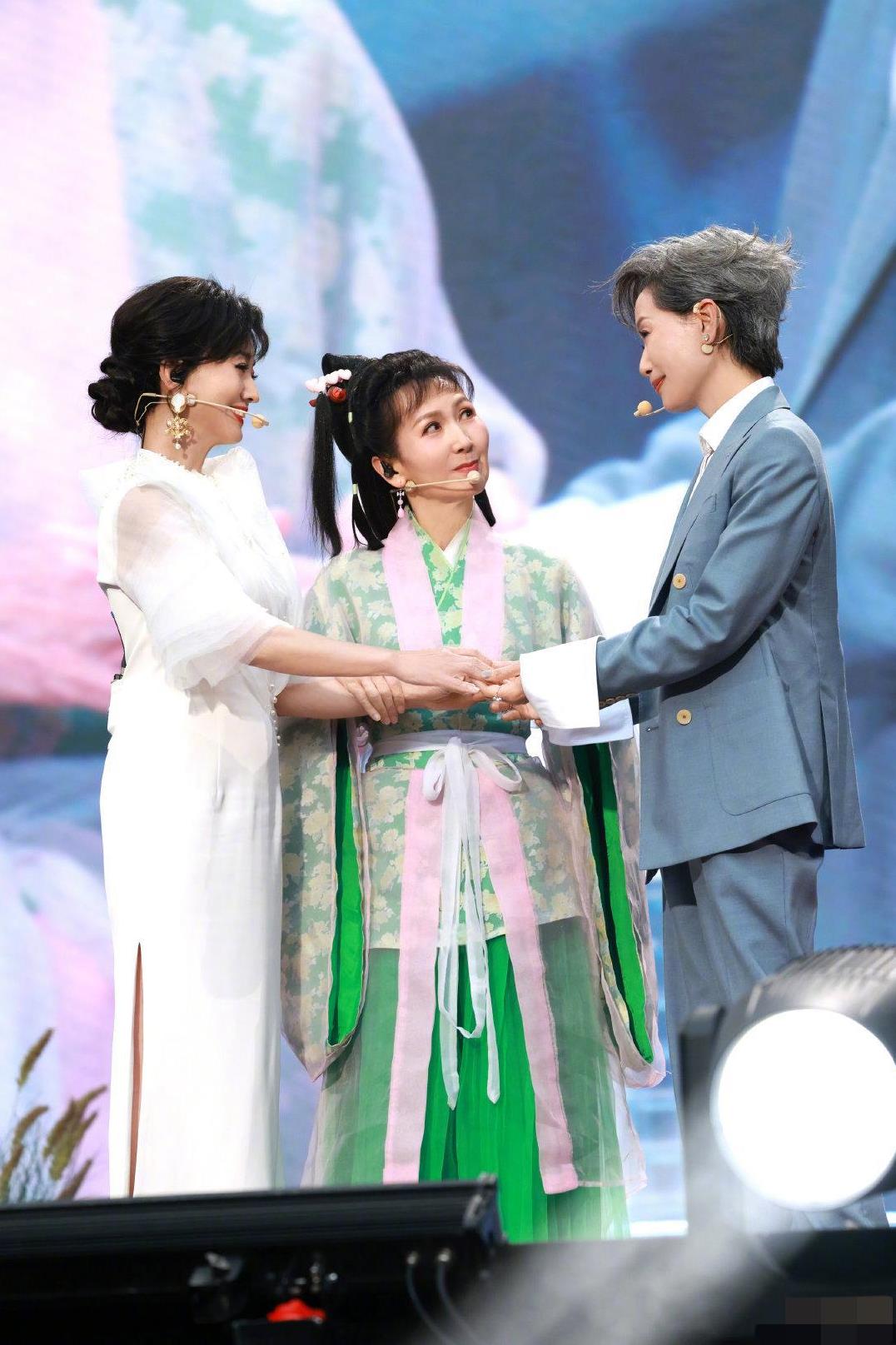 赵雅芝，醒醒吧
这次别怪我说话难听
说句实话，如果我是你，我立马要做的第一件事，