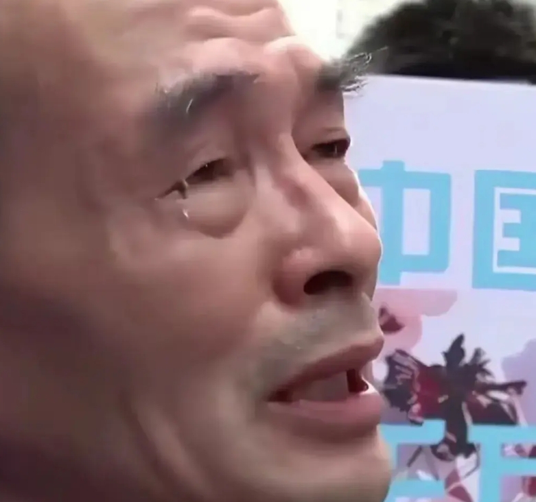 谢浩男终于要回学校继续念书了，老谢依依不舍，给儿子定了四条