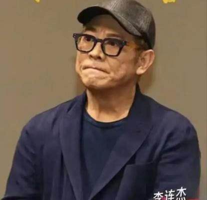 李连杰：“我敢拍着胸脯说，我从来没有做过一件对不起中华民族的事”。主持人问道那你