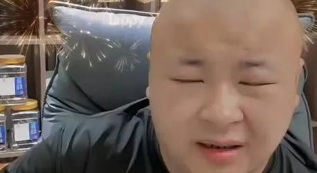 老狗对“过气网红”的评判逻辑很有个人色彩，核心观点很明确：
 
- 他把姚永